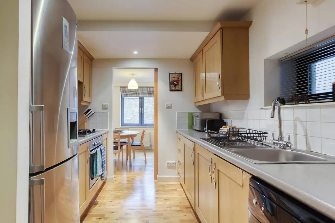*Amazing Location!*In Heart Of The City. 2Br & Cot Edinburgh